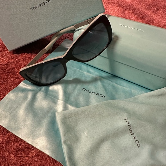 Authentic Tiffany & Co. Polarized Sunglasses - Picture 7 of 7